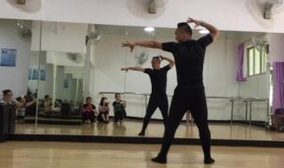 歌词中含有我想飞得更高的歌名叫什么,谁唱的 我要飞得更高舞蹈